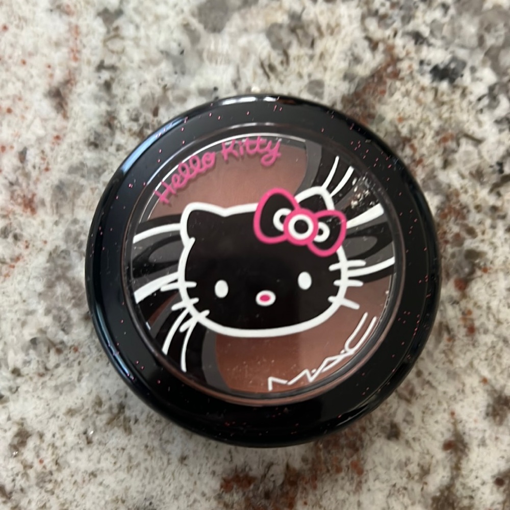 MAC Cosmetics Hello Kitty Blush - Fun & Games